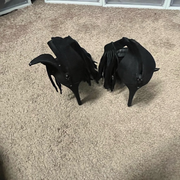Shi by Journey’s Black Fringe Heels - Picture 3 of 6